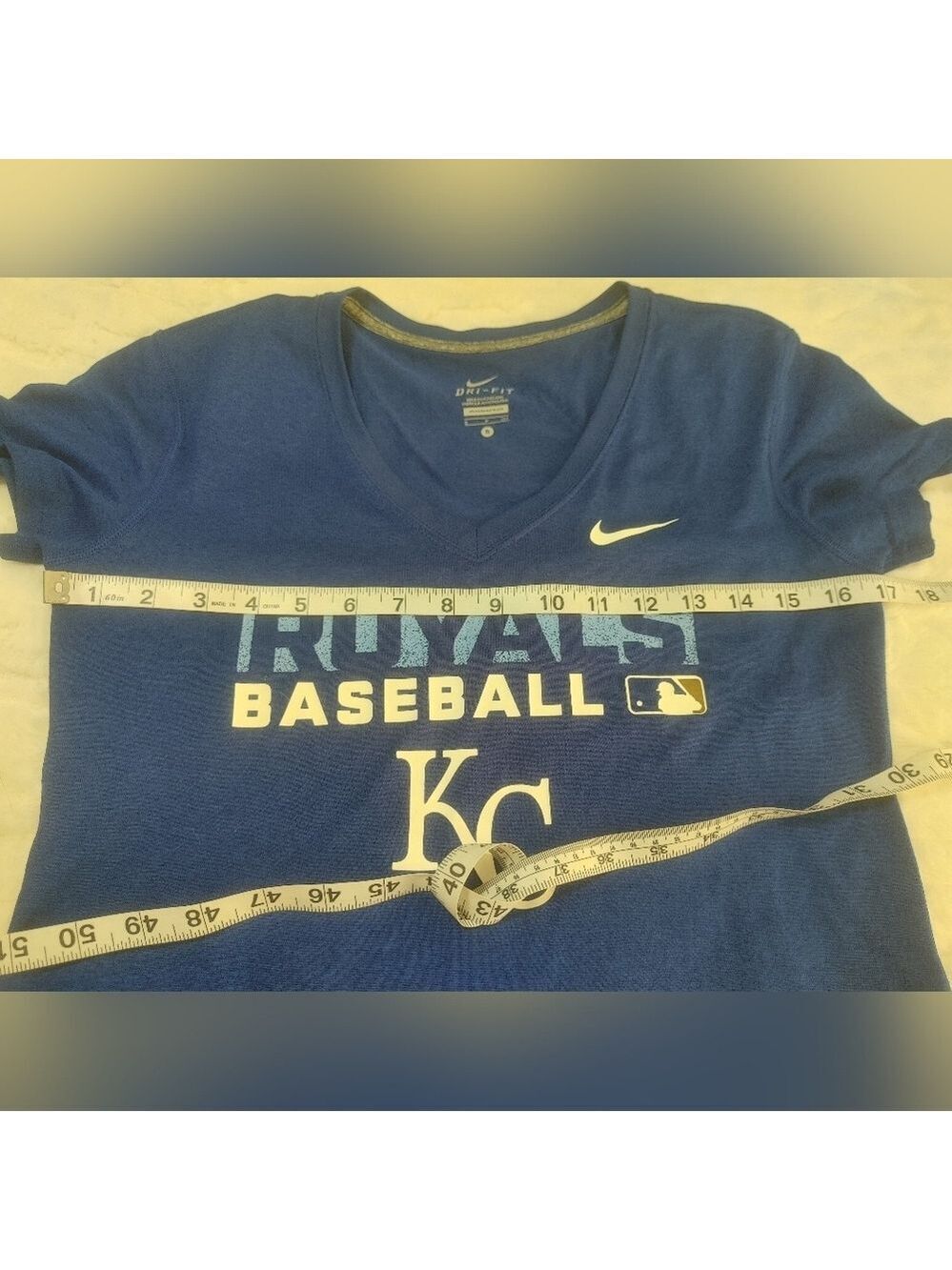Kansas City Royals Nike Dry Fit Women’s V-neck Slim Fit Size Small Summer - Picture 9 of 10